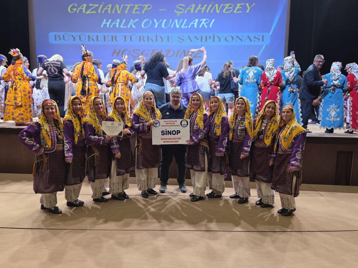 Gerze Belediyesi Halk Oyunları Ekibinden Türkiye Finalinde Gururlandıran Başarı